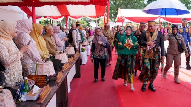 Didampingi Sofha Marwah, Pj Gubernur Sulsel Hadiri HUT Takalar Ke-64 Tahun