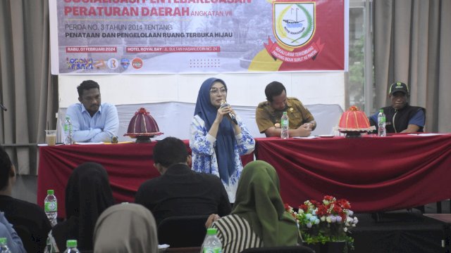 Anggota DPRD Makassar, Budi Hastuti sosialisasi Penataan dan Pengelolaan Ruang Terbuka Hijau, di Hotel Royal Bay, Jl Sultan Hasanuddin, Selasa (6/2/2024).