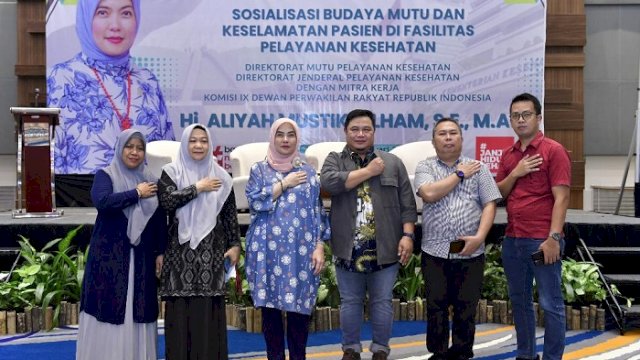 Anggota Komisi IX DPR RI Fraksi Partai Demokrat, Daerah Pemilihan Sulsel 1, Aliyah Mustika Ilham, saat sosialisasi Budaya Mutu dan Keselamatan Pasien di Fasilitas Pelayanan Kesehatan bersama mitra kerja Kemenkes RI di Hotel Four Points By Sheraton Makassar, Jumat (9/2/2024).