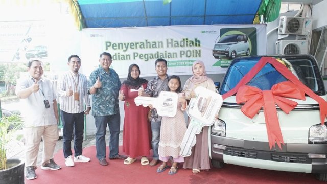 Menangkan Pegadaian POIN, Nasabah Pegadaian Kanwil Makassar Raih Hadiah Mobil