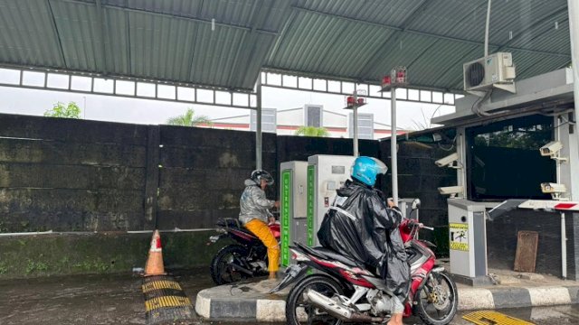 Mulai 1 April, Kendaraan Roda Dua Wajib Gunakan Kartu Elektronik Masuk Bandara Sultan Hasanuddin