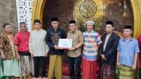 Safari Ramadhan, Sekwan Makasssar Serahkan Dana Hibah di Masjid Jannatul Firdaus