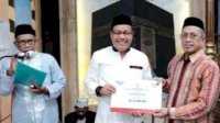 Sekwan DPRD Makassar Salurkan Dana Hibah Pemkot di Masjid Besar Al Amin