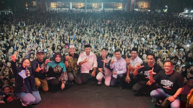 Launching Desa Digital Dimeriahkan Ridwan Sau, Ribuan Orang Padati Lapangan Pemuda Bulukumba