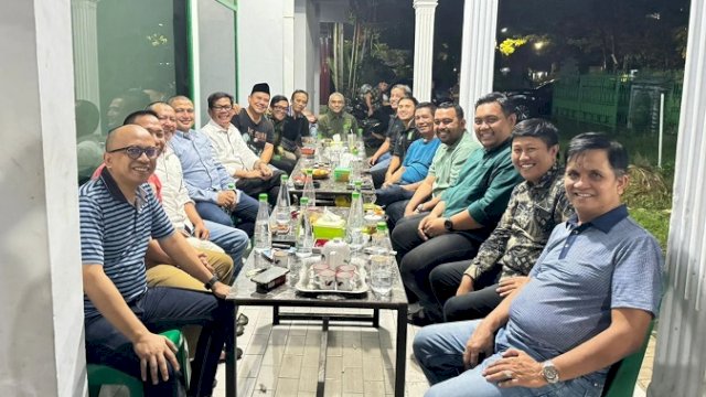 Silaturahmi antara pengurus PKB Makassar dan Golkar Makassar di Jalan Hertasning, Sabtu (20/4/2024) malam.