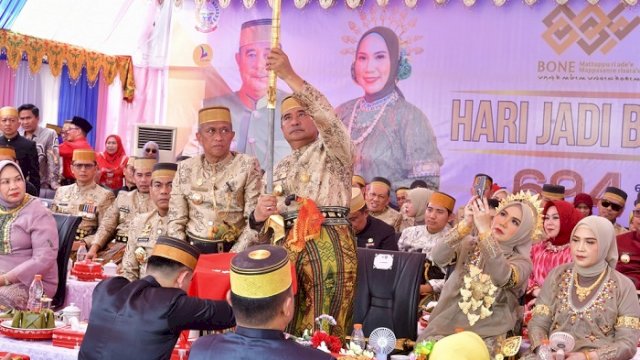 Pj Gubernur dan Kapolda Sulsel Hadiri Prosesi Mattompang Arajang