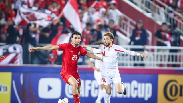 Nathan Tjoe-A-On (kiri) diizinkan klubnya SC Heerenveen untuk kembali memperkuat tim U-23 Indonesia di Piala Asia U-23 2024. (pssi)