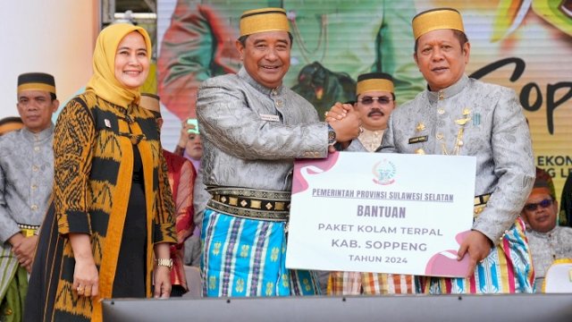 Hadiri Peringatan Hari Jadi Soppeng, Pj Gubernur Serahkan Bantuan dan Resmikan Sejumlah Proyek