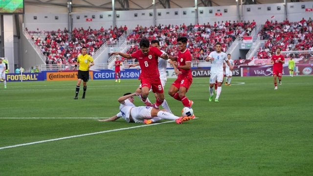 Timnas U-23 Indonesia ditaklukkan Uzbekistan dengan skor 0-2 pada laga semifinal Piala Asia U-23 2024 di Stadion Abdullah bin Khalifa, Doha, Senin (29/4/2024). (PSSI)
