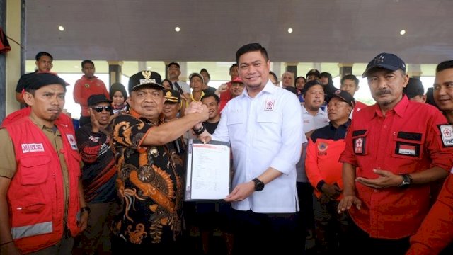 PMI Sulsel Salurkan Berbagai Bantuan Kemanusiaan ke Pemkab Luwu