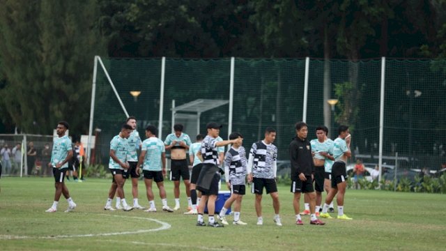 Timnas Indonesia menjalani latihan perdana di Lapangan A dan B Senayan, Jakarta, Selasa (28/5). (Dok. PSSI)