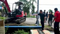 Dipimpin Pj Bupati, Pemkab Sinjai Lakukan Pengerukan Drainase untuk Antisipasi Banjir