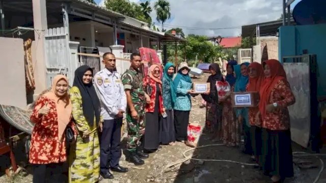 TP PKK Sinjai Tinjau Lokasi Terdampak Banjir Bandang di Luwu dan Salurkan Bantuan ke Warga