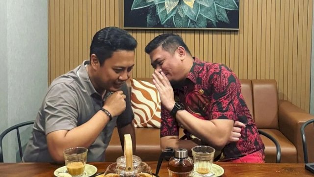Andi Iwan Darmawan Aras dan Adnan Purichta Ichsan.