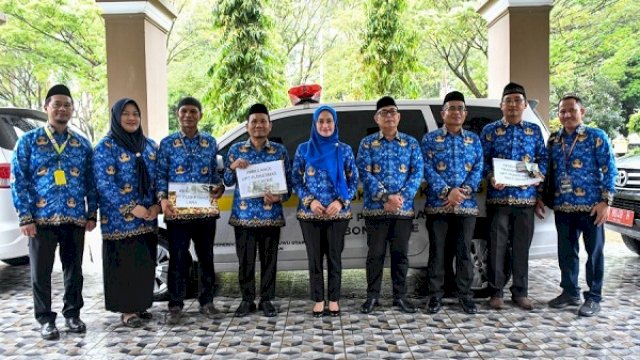 Penyerahan armada kesehatan oleh Bupati Luwu Utara, Indah Putri Indriani.