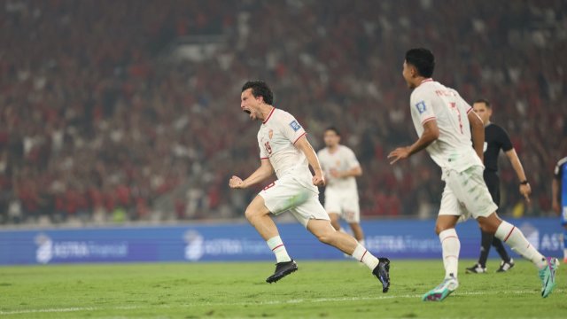 Pemain Timnas Indonesia Thom Haye melakukan selebrasi setelah mencetak gol ke gawang Filipina pada laga terakhir Grup F Babak Kedua Kualifikasi Piala Dunia 2026 zona Asia di Stadion Utama Gelora Bung Karno, Jakarta, Selasa (11/6). Indonesia berhasil mengalahkan Filipina dengan skor 2-0. (Dok. PSSI)