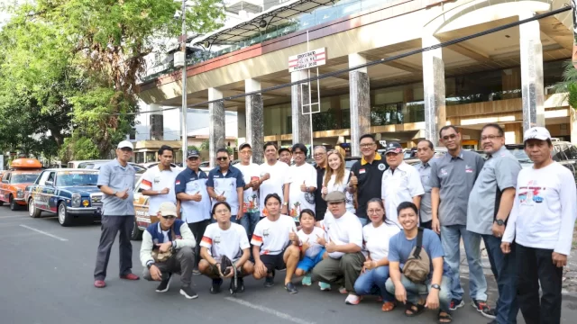 Klub Mercedez Benz Klasik Gelar Touring Makassar-Manado