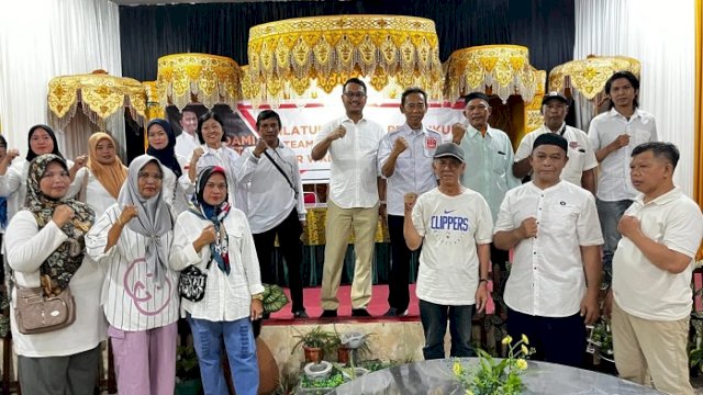 Bakal calon Walikota Makassar Andi Seto Asapa bersama dengan Tim Sahabat Andi Seto.