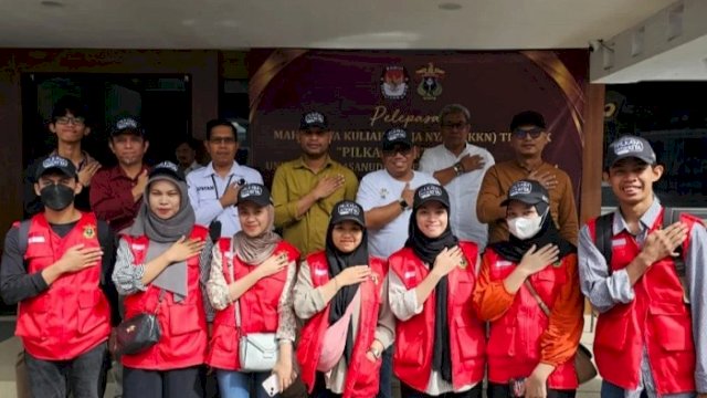 Mahasiswa Unhas yang akan melaksanakan KKN Tematik Pilkada mengikuti pembekalan yang digelar oleh KPU Sulsel di Hotel Claro Makassar, Rabu (3/7/2024).
