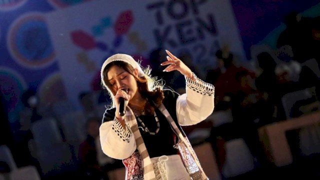 Penyanyi muda asal Toraja, Mey Christine.