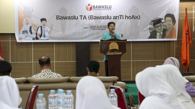 Cegah Hoaks, Bawaslu Sulsel Edukasi Pelajar di Parepare