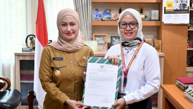 Bupati Luwu Utara Indah Putri Indriani memberikan dukungan penuh kepada Sekretaris Disdikbud, Ikhdiani, inovator SI KAGET.