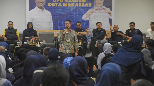 Bakal calon Wali Kota dan Wakil Wali Kota Makassar, Andi Seto Asapa-Rezki Mulfiati Lutfi hadir di rapat konsolidasi DPD Partai Nasdem Makassar, di Hotel MaxOne, Sabtu (3/8/2024).