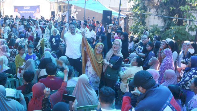 Pasangan calon Wali Kota dan Wakil Wali Kota Makassar, Andi Seto Asapa- Rezki Mulfiati Lutfi mendengar aspirasi warga Utara Kota Makassar, di Kelurahan Rappokalling, Kecamatan Tallo, Sabtu (10/8/2024).