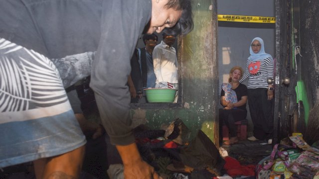 Calon Wakil Wali Kota Makassar, Rezki Mulfiati Lutfi kunjungi korban Kebakaran di Bara-Baraya Selatan, Senin (19/8/2024).