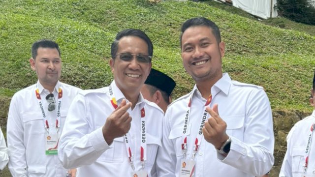 Menteri Hukum dan HAM, Supratman Andi Agtas bersama calon Wali Kota Makassar, Andi Seto Asapa Asapa pamer simbol SEHATI di Rapimnas Partai Gerindra.