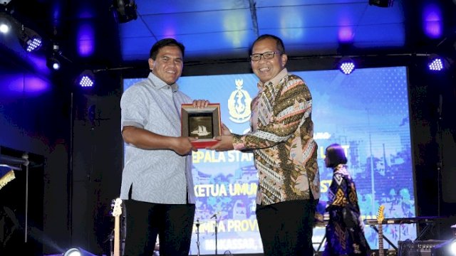Kepala Staf Angkatan Laut (KSAL) Laksamana TNI Muhammad Ali dan Walikota Makassar Moh Ramdhan Pomanto.