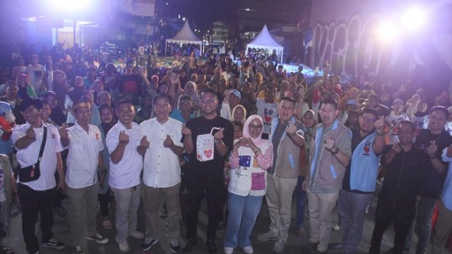 Pasangan calon Walikota dan Wakil Walikota Makassar, Andi Seto Asapa-Rezki Mulfiati Lutfi, menemui warga di Jalan KH Wahid Hasyim, Kecamatan Wajo, Kota Makassar, Rabu (28/8/2024).