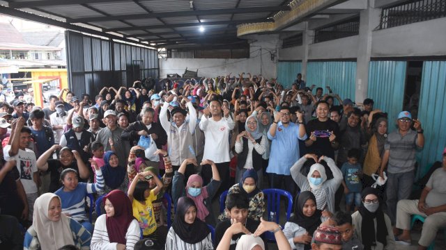 Pasangan Calon Wali Kota dan Wakil Wali Kota Makassar, Andi Seto Asapa-Rezki Mulfiati Lutfi silaturahmi bersama Ratusan Anak Rakyat, di Jalan Teuku Umar Raya, Kecamatan Tallo, Rabu (18/9/2024).