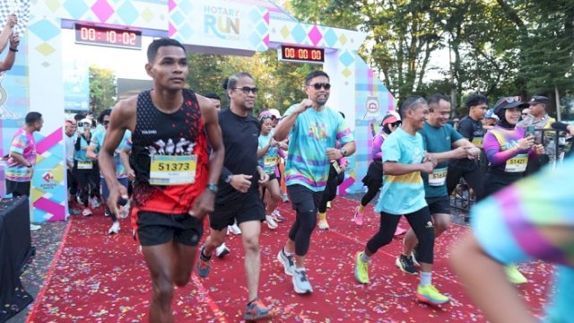 Pjs Walikota Makassar Andi Arwin Azis ikut ikut menjadi peserta dalam event Notary Run 2024, Minggu, 29 September 2024.