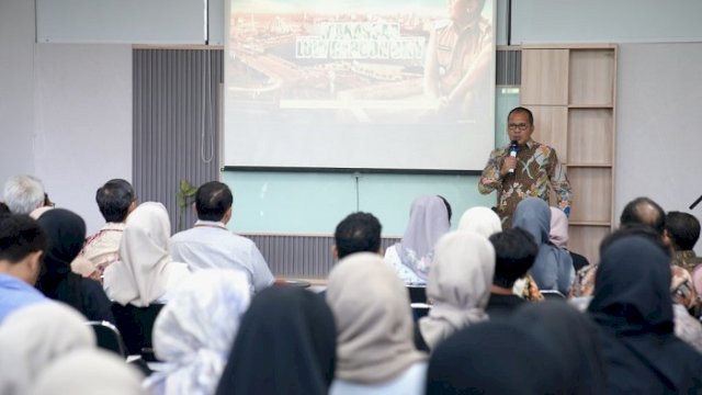 Walikota Makassar Moh Ramdhan Pomanto menjadi pembicara pada Kuliah Perdana Semester I TA 2024/2025 Mahasiswa Magister Arsitektur Sekolah Arsitektur Perencanaan dan Pengembangan Kebijakan (SAPPK) Institut Teknologi Bandung (ITB), Jumat (20/9/2024).