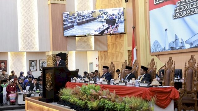 50 Anggota DPRD Makassar Dilantik, Danny Tekankan Kepentingan Publik dan Sukseskan Pilkada
