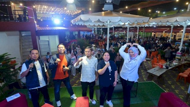 Bakal calon wakil gubernur Sulawesi Selatan (Sulsel), Fatmawati Rusdi, menghadiri dialog inspiratif bertema Generasi Inspirasi Milenial Kolaboraksi di Cafe Alya Sweetnes, Rabu (18/9/2024) malam.