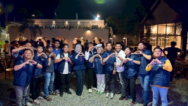 Fatmawati Rusdi menghadiri sebuah dialog santai di Kafe Devasco, Kecamatan Watang Sawito, Minggu (1/9/2024) malam.