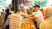 Kunjungi Pasar Pannampu Makassar, Pj Gubernur Pastikan Harga Bahan Pokok Stabil dan Terkendali