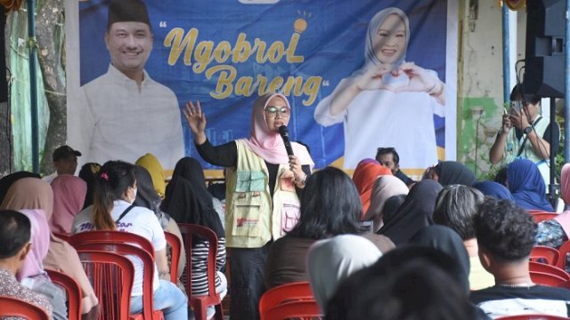 Kandidat calon Wakil Walikota Makassar, Rezki Mulfiati Lutfi menyapa dan ngobrol bareng warga di Kelurahan Pisang Utara dan Kelurahan Baru, Jumat (6/9/2024).