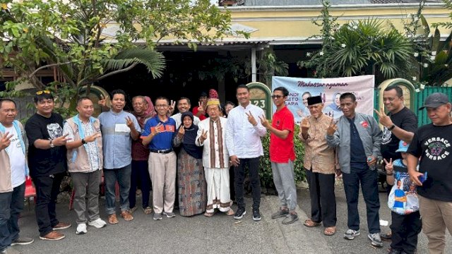Andi Seto Gadhista Asapa saat bersilaturahmi dengan Ustaz Nurdin Baturante, di Jalan Akuntan, Kelurahan Karampuang, Kecamatan Panakkukang, pada Minggu (29/9/2024) siang.