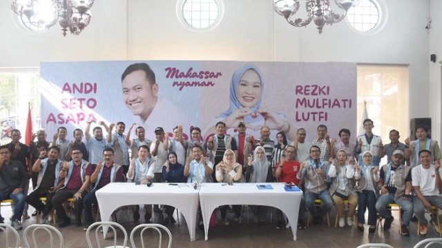 Pasangan calon Walikota dan Wakil Walikota Makassar, Andi Seto Asapa-Rezki Mulfiati Lutfi resmi mengumumkan struktur tim pemenangan di Posko Induk Sehati, Jl AP Pettarani Makassar, Minggu (22/9/2024).
