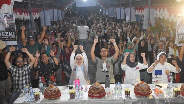 Pasangan Andi Seto Gadhista Asapa dan Rezki Mulfiati Lutfi bersilaturahmi dengan masyarakat warga Kelurahan Lette, Jalan Opu Daeng Risadju, Kecamatan Mariso, Kota Makassar, Minggu (8/9/2024) malam.