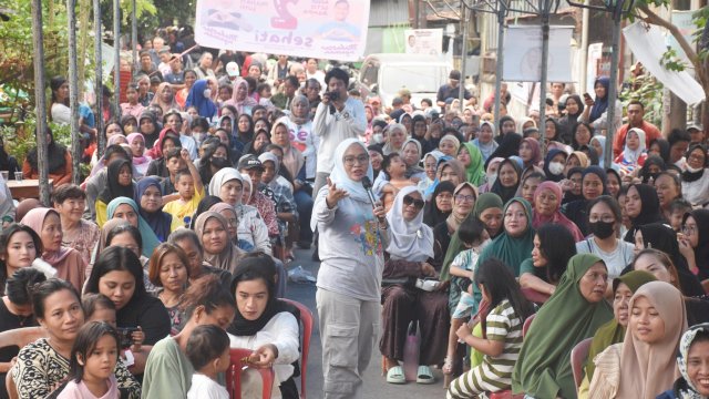 Calon Wakil Wali Kota Makassar nomor urut 2, Rezki Mulfiati Lutfi kampanye dialogis di Kecamatan Makassar, Jumat (18/10/2024).
