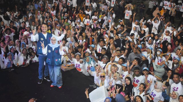 Pasangan calon Wali Kota dan Wakil Wali Kota Makassar nomor urut 2, Andi Seto Asapa-Rezki Mulfiati Lutfi temu Akbar bersama 222 Relawan, di Bestie Land, Jl Gontang Raya, Kecamatan Tamalate, Jumat (18/10/2024) malam.