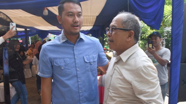 Calon Wali Kota Makassar nomor urut 2, Andi Seto Asapa bercengkrama bersama Ketua Tim Mulia, Ilham Arief Sirajuddin, Kamis (31/10/2024).