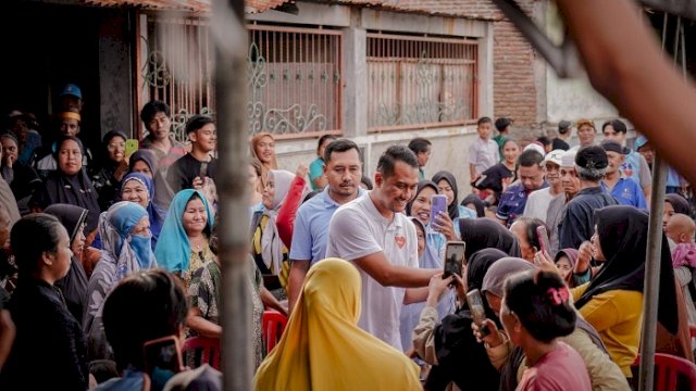 Calon Walikota Makassar Andi Seto Gadhista Asapa disambut antusias warga. Pasangan Seto-Rezki mendorong Ketua RT/RW dipilih secara langsung, serta insentifnya dinaikkan.