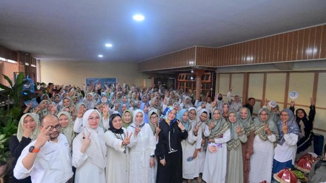 Calon Wakil Gubernur Sulsel Fatmawati Rusdi berkunjung sekaligus silaturahmi di Kelurahan Tidung, Kecamatan Rappocini, Kota Makassar, Selasa (8/10/2024). 