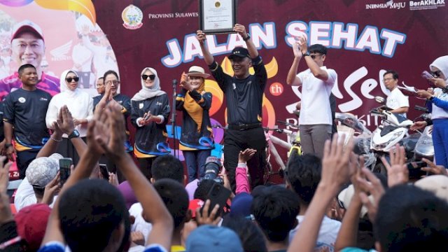Rekor MURI Tercipta di Jalan Sehat HUT Sulsel ke-355