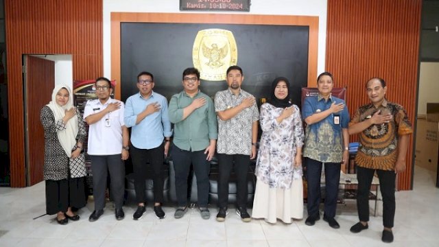 Pjs Walikota Makassar, Andi Arwin Azis, mengunjungi kantor Komisi Pemilihan Umum (KPU) untuk meninjau kesiapan dalam Pemilihan Kepala Daerah (Pilkada) 2024, Kamis (10/10/2024).